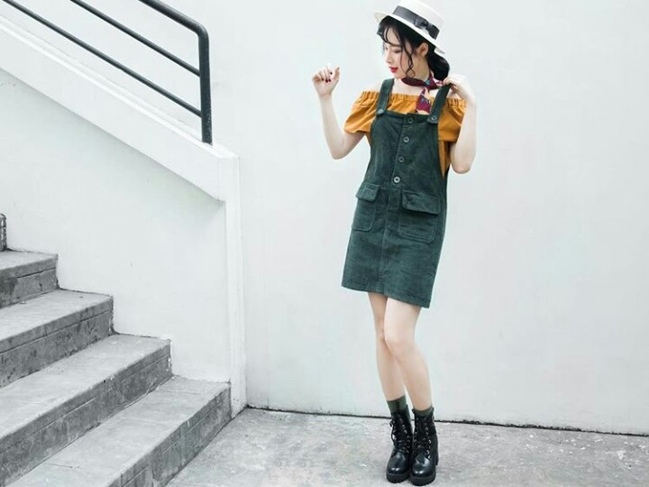 Bộ yếm cá tính nhưng không kém phần nữ tính của Nhakholiti