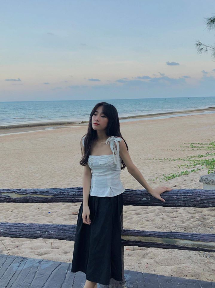 Chất linen on trend cộng với form áo cực xinh tại Vintage.gout