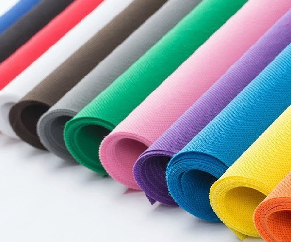 Vải không dệt là gì? Ưu nhược điểm và giá cả - Vua Nệm